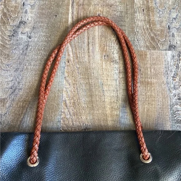 Danier Genuine Leather Shoulder Bag Purse - Picture 7 of 9